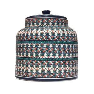 Tarro de cerámica artesanal con tapa, decorado con patrones geométricos y florales en tonos azul, verde y naranja sobre fondo claro.