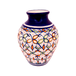 Jarrón de cerámica artesanal de forma redondeada, decorado con patrones geométricos y florales en tonos azul, naranja y verde sobre fondo claro.
